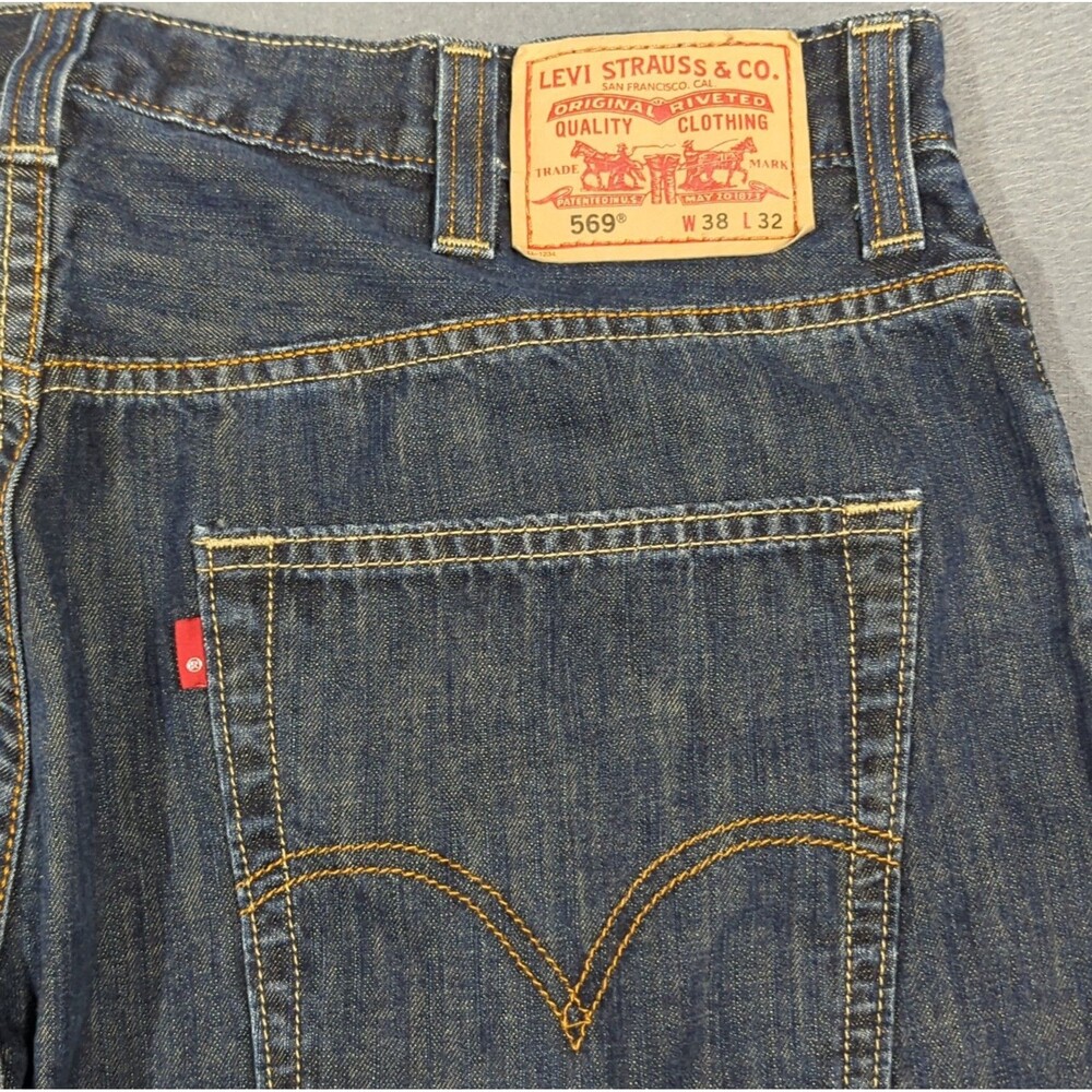 Levi's Jeans Men's 38x32 Fits 37x29 Blue 569 Loose Straight Denim